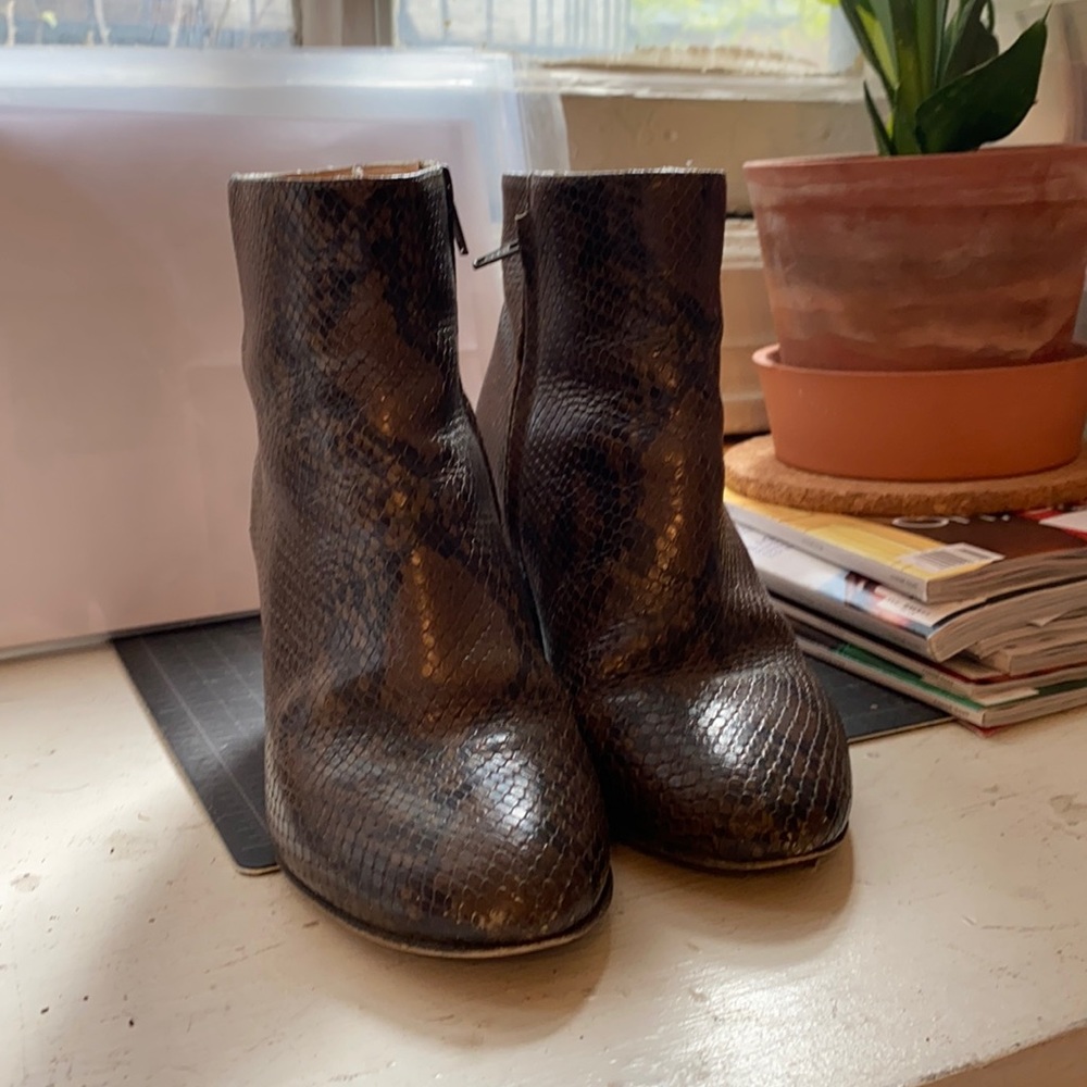 Leather heeled boot